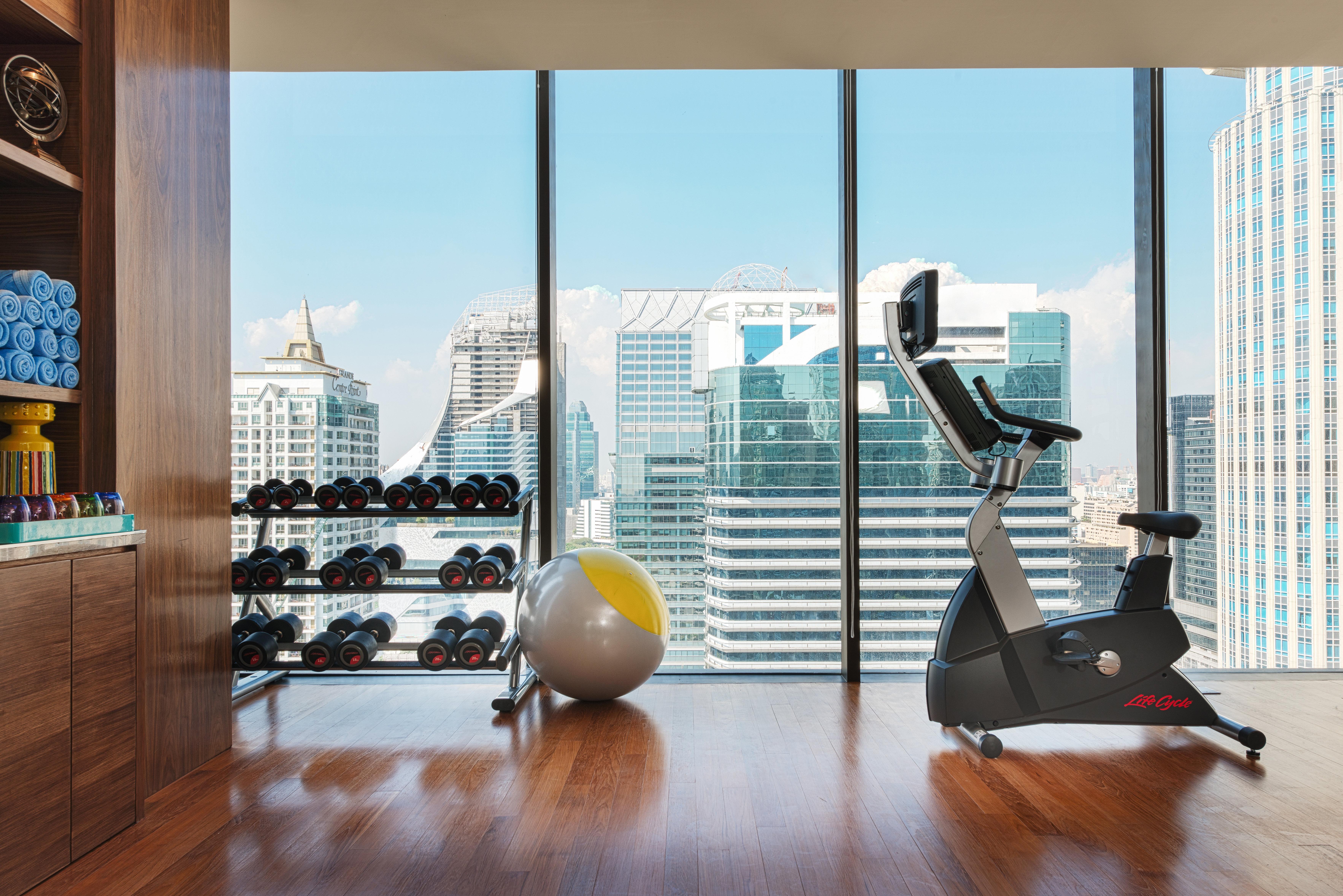 Hotel Indigo Bangkok Wireless Road By Ihg Екстериор снимка The gym at the hotel