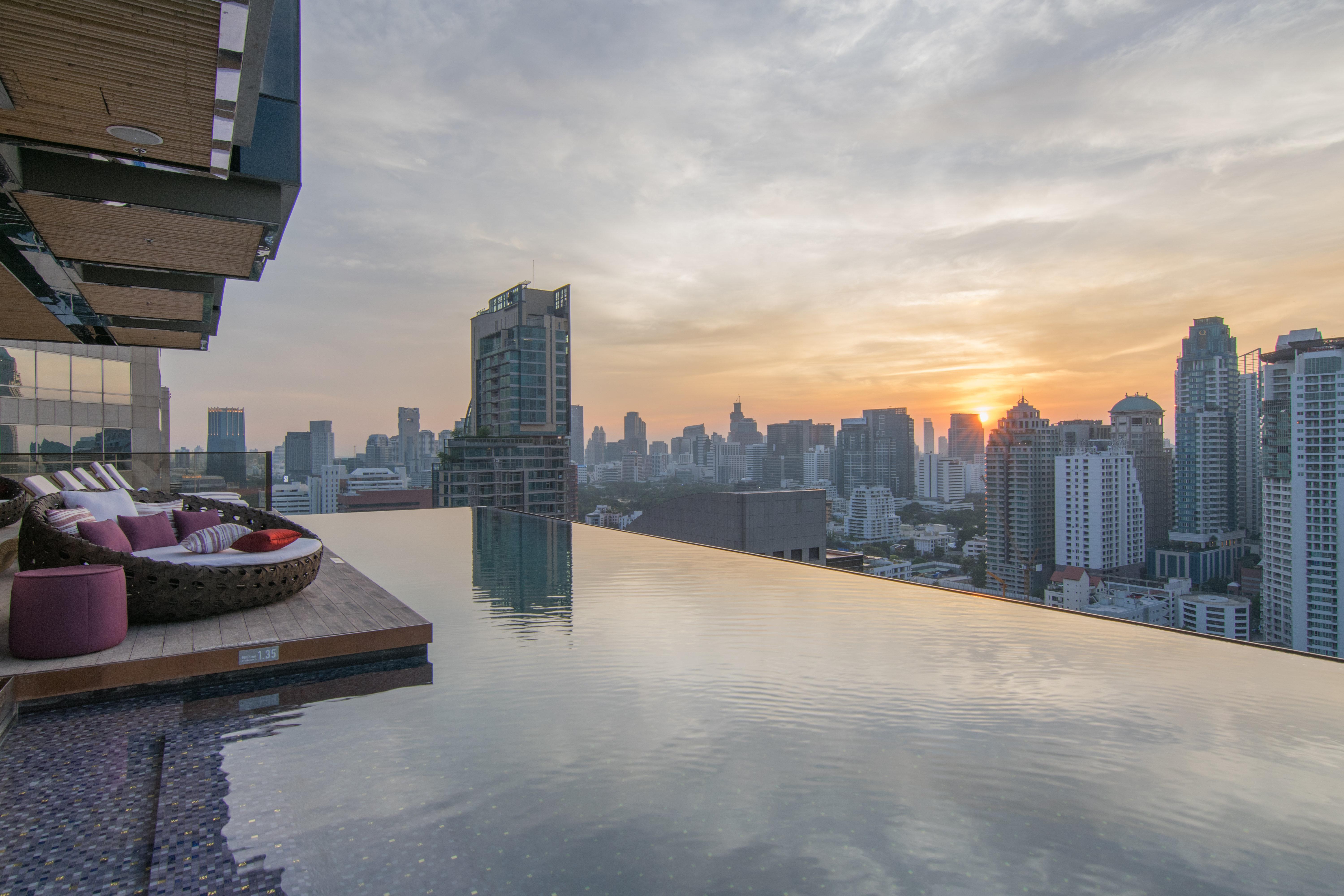 Hotel Indigo Bangkok Wireless Road By Ihg Екстериор снимка View from the rooftop pool