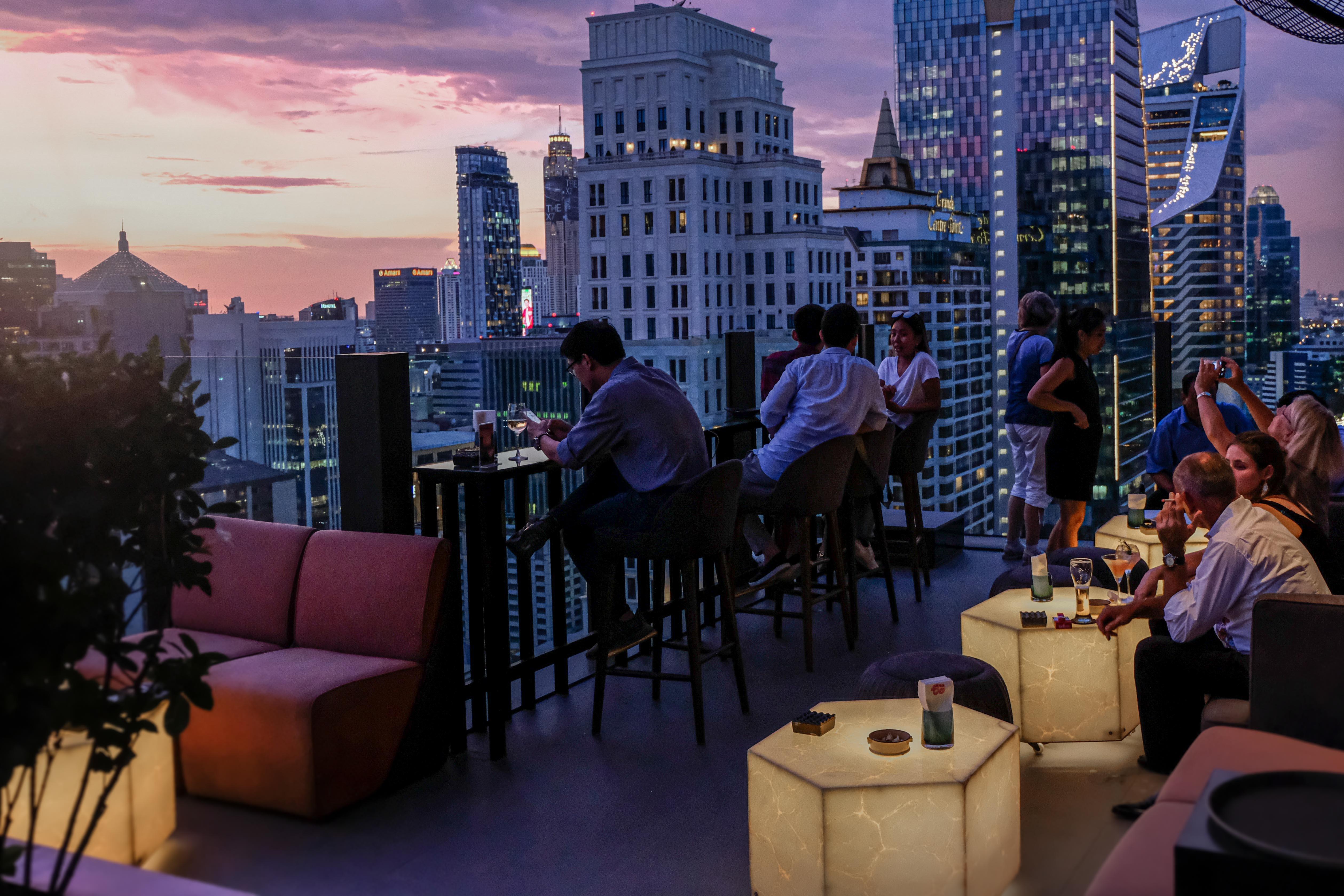 Hotel Indigo Bangkok Wireless Road By Ihg Екстериор снимка The 137 Pillars Hotel Rooftop Bar