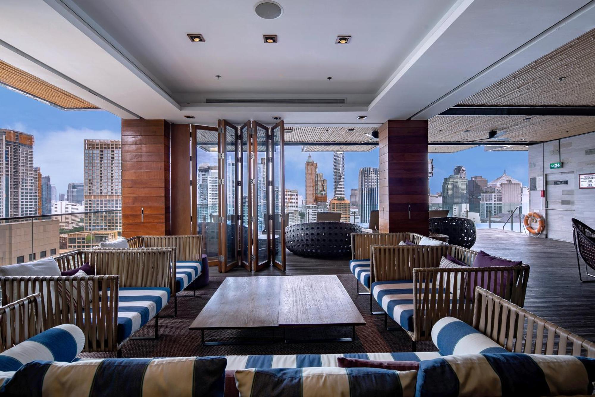 Hotel Indigo Bangkok Wireless Road By Ihg Екстериор снимка The 360° Sky Bar