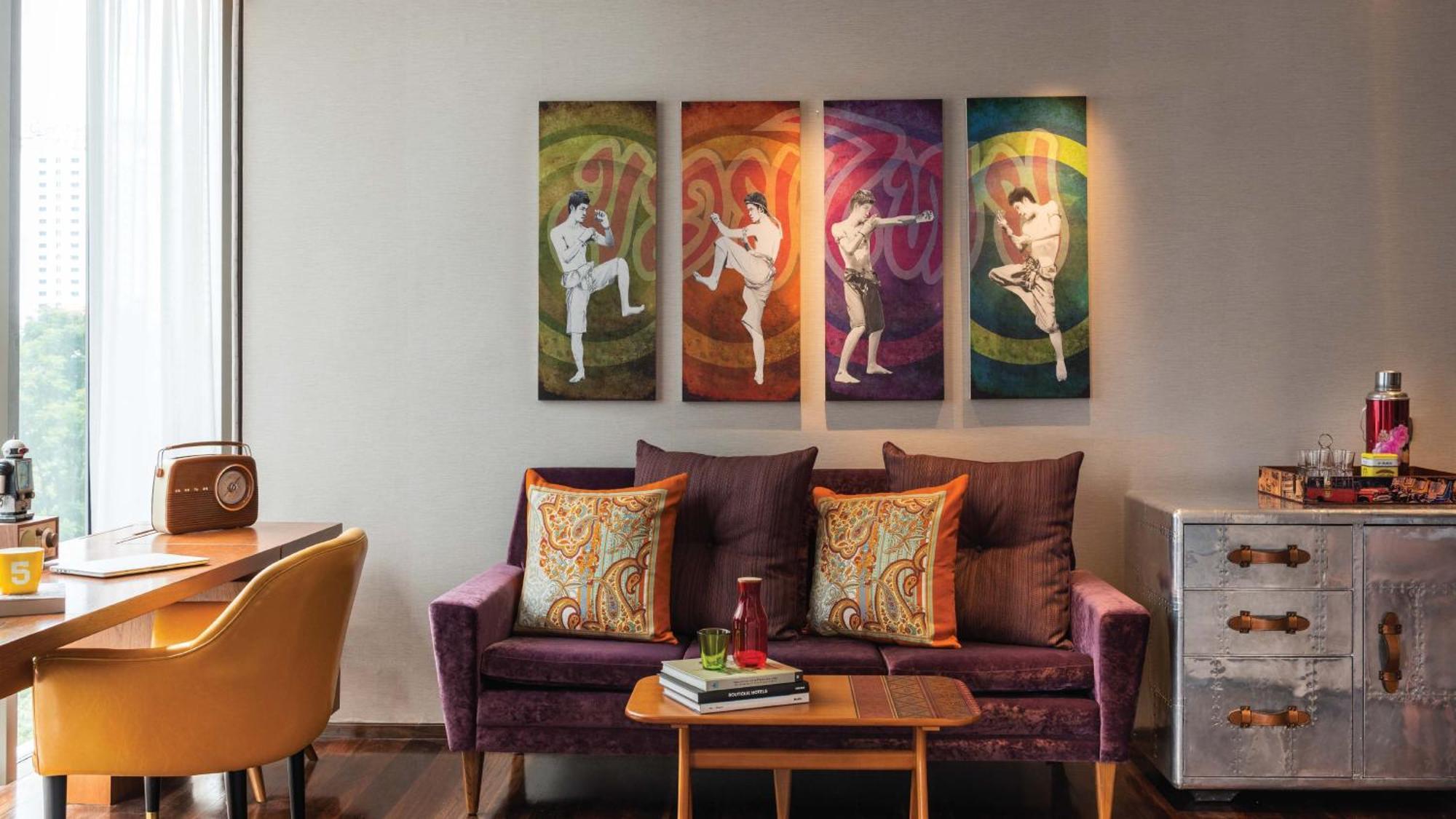 Hotel Indigo Bangkok Wireless Road By Ihg Екстериор снимка A living room with a sofa