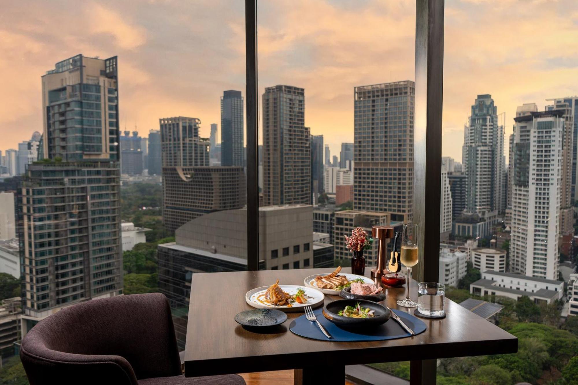 Hotel Indigo Bangkok Wireless Road By Ihg Екстериор снимка View from the restaurant